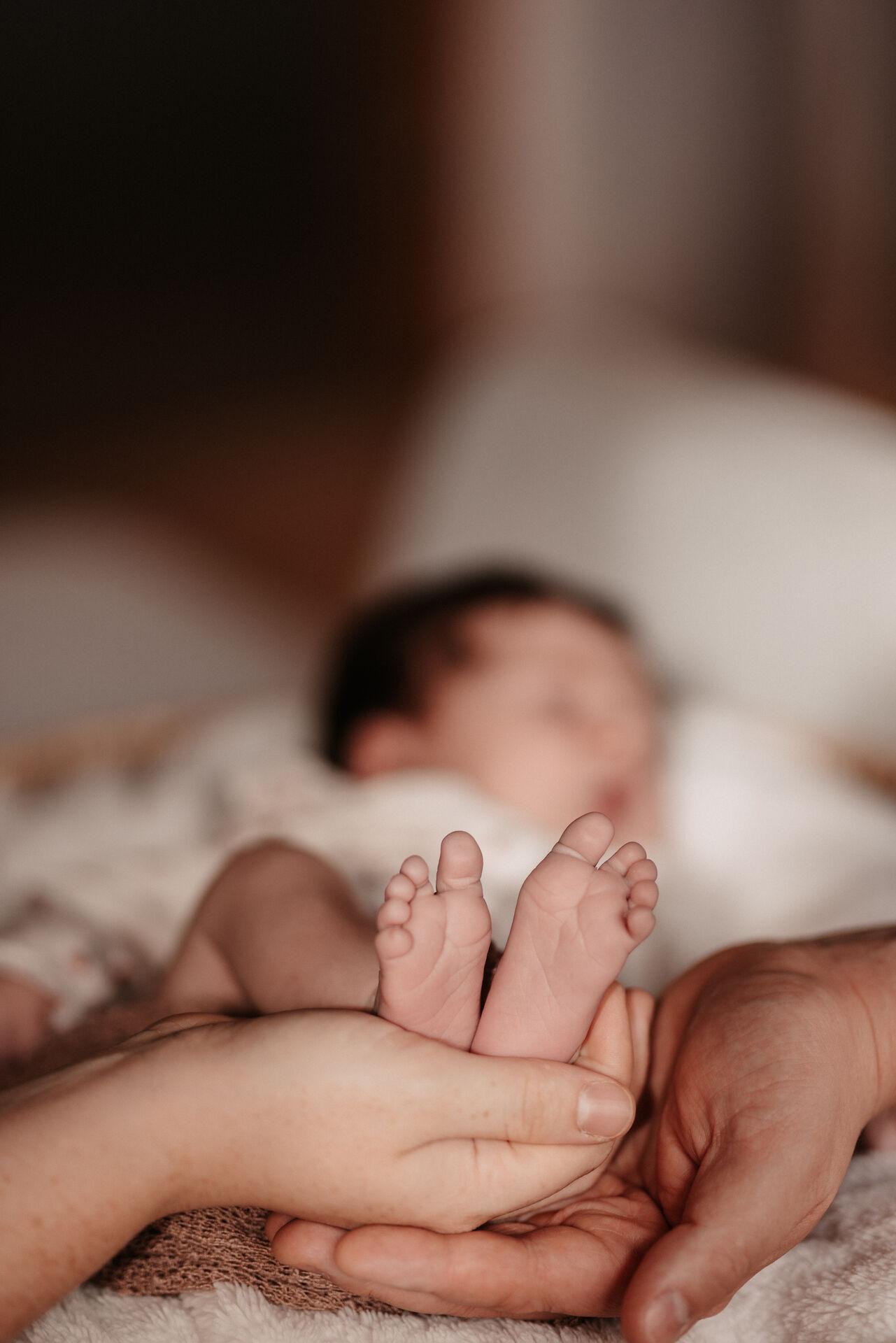 Newborn Shooting – Winzige Hände und Füße