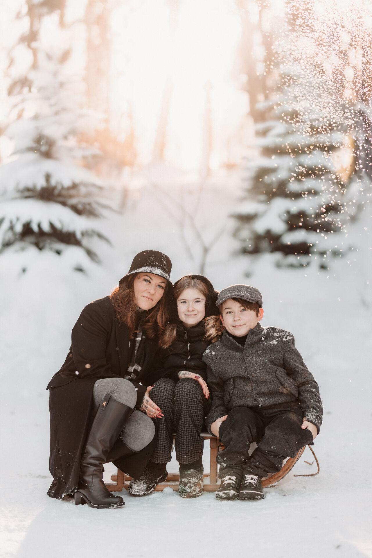 Familienfotografie – Glückliche Familie in der Natur